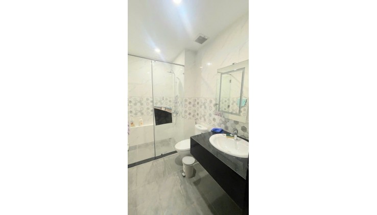 BIỆT THỰ KIỀU ĐÀM VIP Q7 PHƯỜNG TÂN HƯNG 

NGANG 8 DÀI 15 M

ĐÚC 5 TẤM
