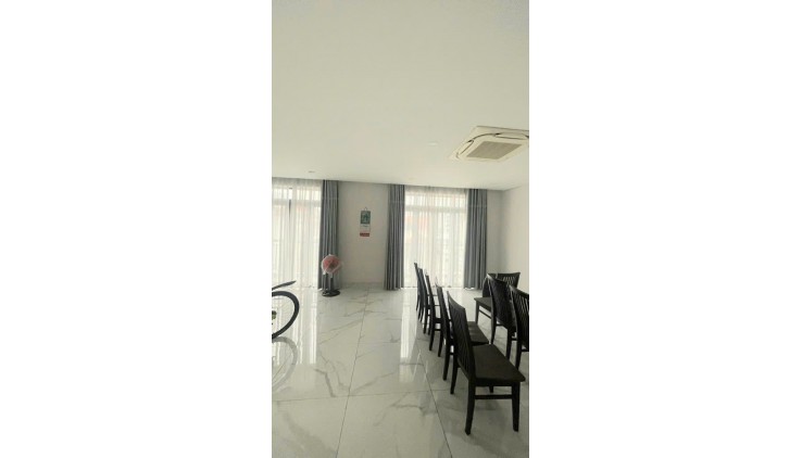BIỆT THỰ KIỀU ĐÀM VIP Q7 PHƯỜNG TÂN HƯNG 

NGANG 8 DÀI 15 M

ĐÚC 5 TẤM