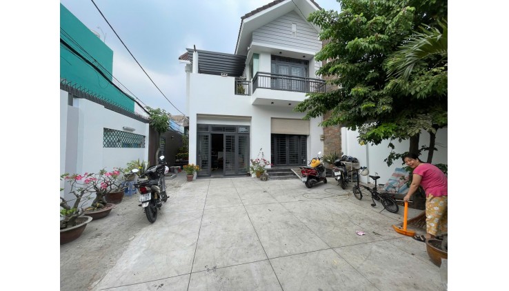 Bình Tân ! CHO THUÊ MB 10m x 14m , Trầng trệt Nhà Villa , MT đường khu kinh doanh sầm uất, thuê 25 tr  Tel : 0789223839 ( chính chủ )