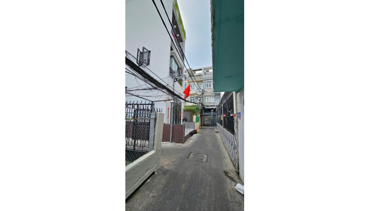 2 mặt tiền đường Q4 
Ngang 3.5 dài 11m
đúc 3 tấm 
CÓ 4 TỶ