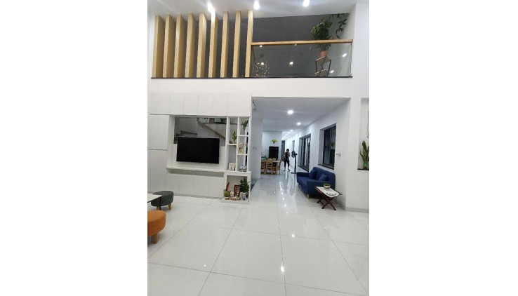 Cần Bán Gấp Nhà Mặt Tiền 134m2 Tại Phường Phước Quận 9 Bình XeTải Đậu Thoải Mái.