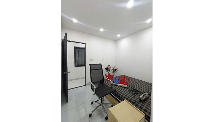 Cần Bán Gấp Nhà Mặt Tiền 134m2 Tại Phường Phước Quận 9 Bình XeTải Đậu Thoải Mái.