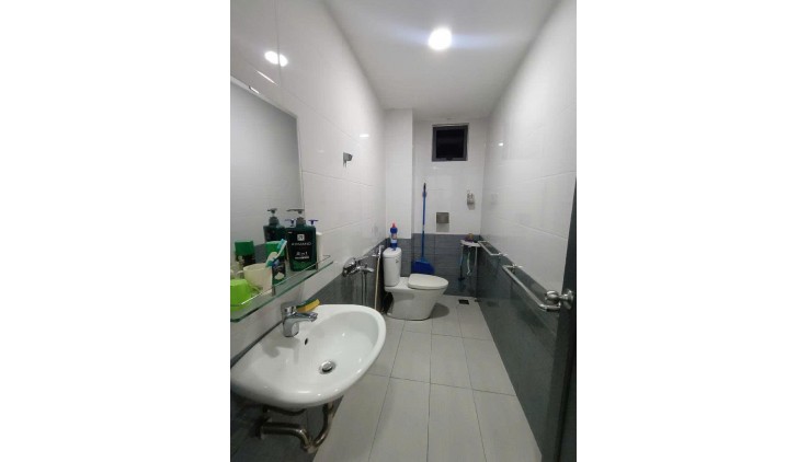 Cần Bán Gấp Nhà Mặt Tiền 134m2 Tại Phường Phước Quận 9 Bình XeTải Đậu Thoải Mái.