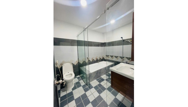 Đất đẹp- giá tốt cần bán nhanh lô đất tặng kèm nhà cấp 4 vị trí tại quận 12, TPHCM