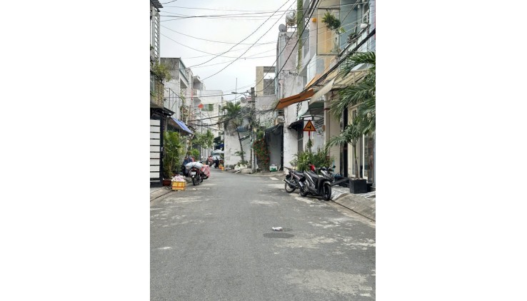 Bán nhà HXH 8m Lê Thúc Hoạch - Nguyễn Sơn, gần Tân Hương, 4.2x11m, 4 Tầng, 6.5 tỷ.