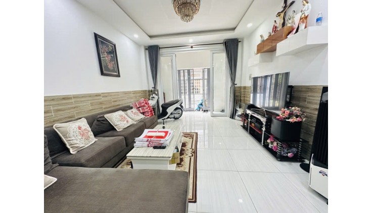 Bán nhà HXH 8m Lê Thúc Hoạch - Nguyễn Sơn, gần Tân Hương, 4.2x11m, 4 Tầng, 6.5 tỷ.