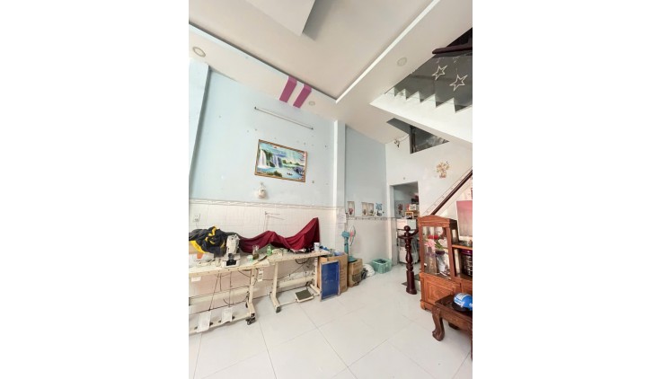 Hàng Thơm nhà  Phạm Đăng Giảng ngay chợ gần Tân Phú 72m2 , 3Tầng Nhỉnh 4 tỷ