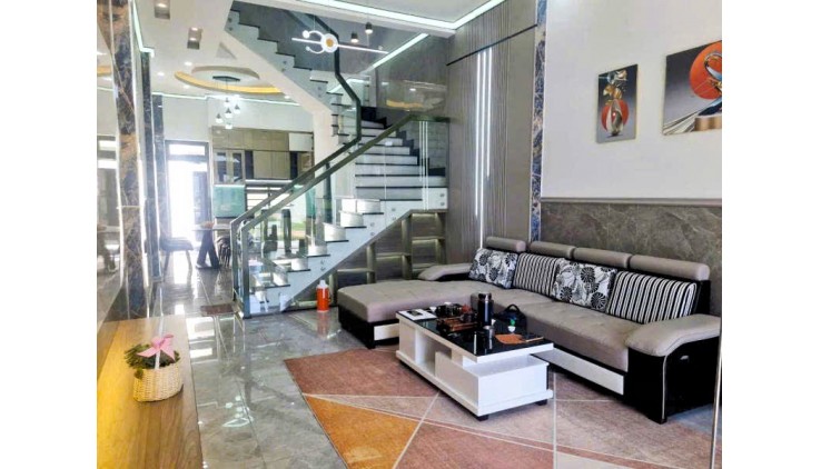 Bán nhà mới 4 tầng 63m2 Quốc Lộ 13, Hiệp Bình Phước, 7.7 tỷ, sổ hồng hoàn công