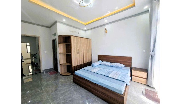 Bán nhà mới toanh 4 tầng, 79m2, mặt tiền 5m Quốc Lộ 13, Hiệp Bình Phước, 8.3 tỷ, sổ hồng hoàn công