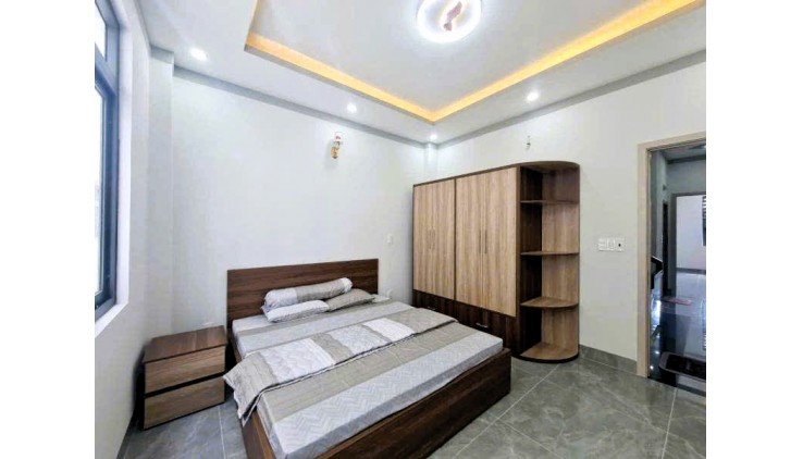Bán nhà mới toanh 4 tầng, 79m2, mặt tiền 5m Quốc Lộ 13, Hiệp Bình Phước, 8.3 tỷ, sổ hồng hoàn công
