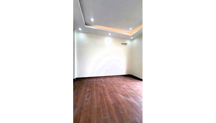 Bán nhà mới keng đối diện Vạn Phúc City, hẻm 5m, xe hơi vào tận nhà, 6,8 tỷ