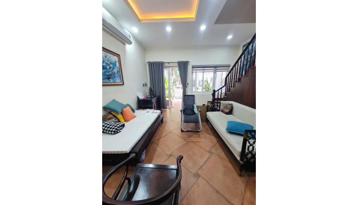 Nhà bán Khang Điền Melosa, DT 80m2, đường rộng 12m, 3 tầng, 4PN, nội thất đẹp, giá 8.8 tỷ TL