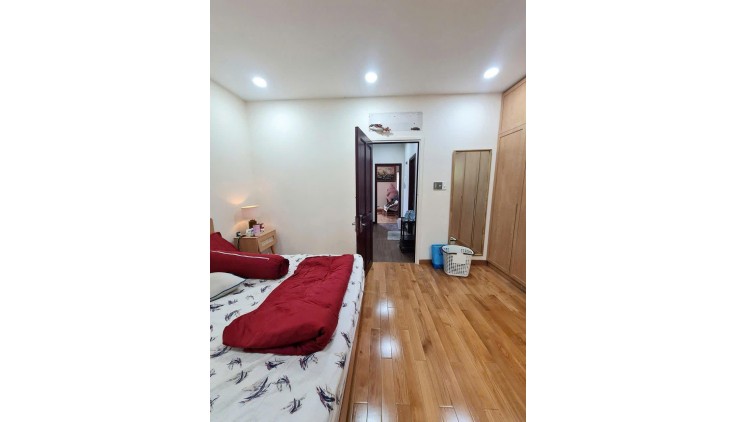 Nhà bán Khang Điền Melosa, DT 80m2, đường rộng 12m, 3 tầng, 4PN, nội thất đẹp, giá 8.8 tỷ TL