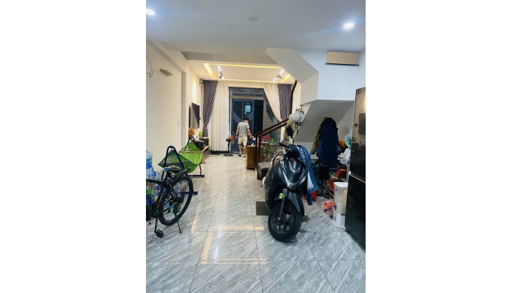 BTĐ B Bình Tân HXH 3 tầng 52m2 nhà đẹp nhỉnh 5 tỷ.