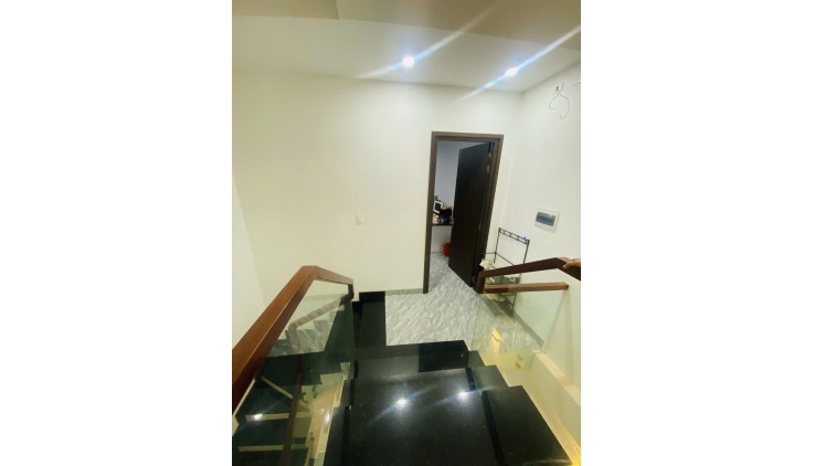 BTĐ B Bình Tân HXH 3 tầng 52m2 nhà đẹp nhỉnh 5 tỷ.