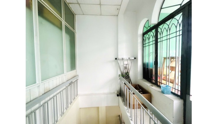 Bán nhà hẻm oto kế mặt tiền  quận Tân Phú dt 4 x 17- 4 tầng chỉ 7,2 tỷ tl