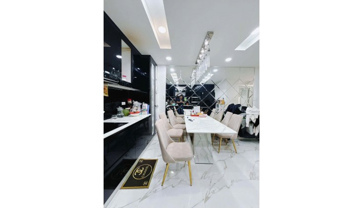 NHÀ SÁT MẶT TIỀN CAO TẦNG ĐỒNG NHẤT VIP Q4 NGANG 4 DÀI 14
 - 5 TẤM CÓ 9 TỶ