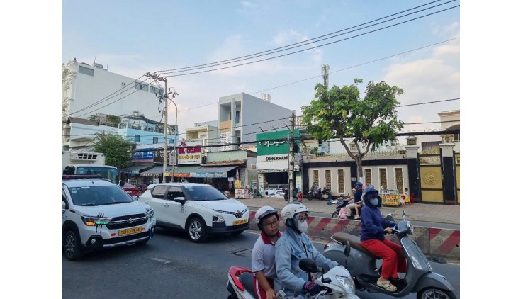 Không dùng đến Bán gấp mặt tiền 817 Huỳnh Tấn Phát, P Phú Thuận, quận 7, HCM
