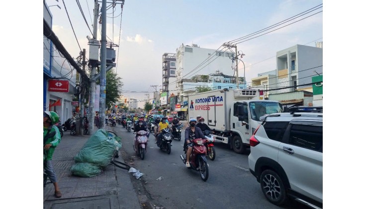 Không dùng đến Bán gấp mặt tiền 817 Huỳnh Tấn Phát, P Phú Thuận, quận 7, HCM