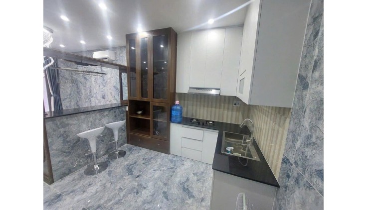 Bán nhà mớ, Hẻm 4 Lam Sơn - gần Sân bay , F2, Tân Bình, 6.6x8m, 5 Tầng - 4 PN, 9.6 tỷ