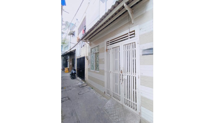 BÁN NHÀ 2 TẦNG - CĂN GÓC THOÁNG MÁT - NGAY CHỢ HUỲNH VĂN CHÍNH - 40M2