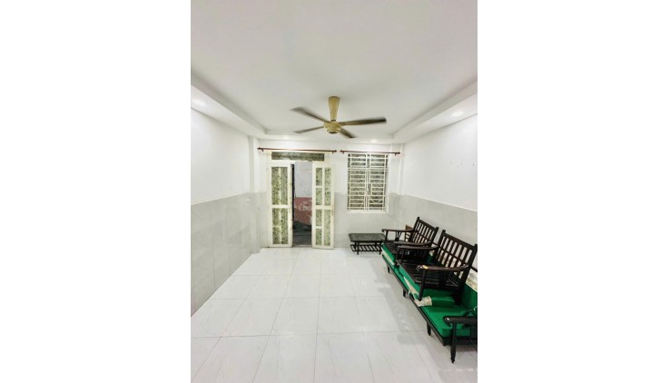 BÁN NHÀ 2 TẦNG - CĂN GÓC THOÁNG MÁT - NGAY CHỢ HUỲNH VĂN CHÍNH - 40M2