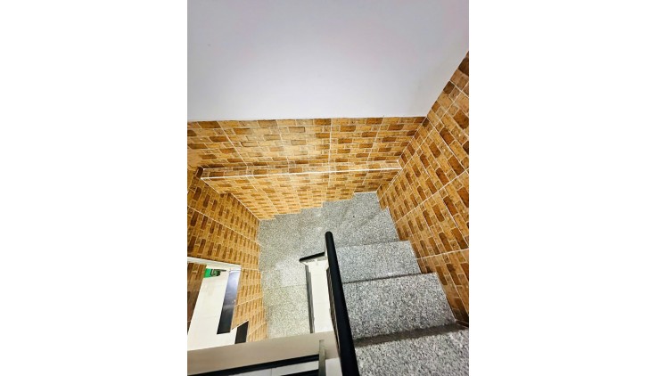 BÁN NHÀ 2 TẦNG - CĂN GÓC THOÁNG MÁT - NGAY CHỢ HUỲNH VĂN CHÍNH - 40M2