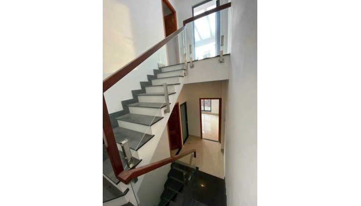 6.9 tỷ- bán nhà hẻm 220 Hoàng Hoa Thám- chợ Cây Quéo- 5 tầng- 4.5mx10m- 5PN