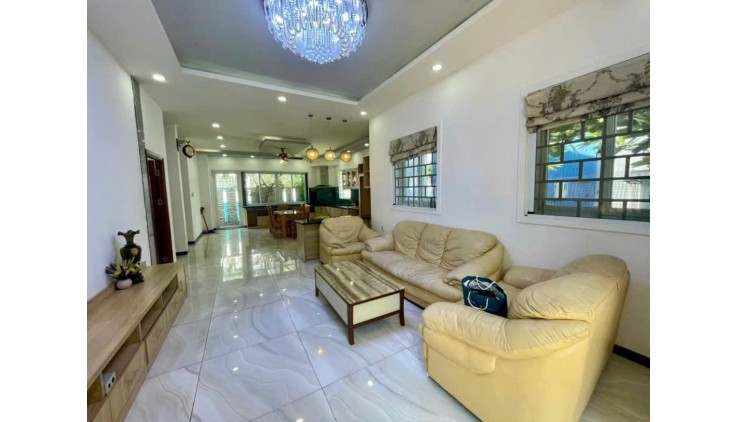 Bán biệt thự lô góc, Mega Village Khang Điền, 148m2, 3 tầng, 5 phòng ngủ, nội thất đẹp, giá 13 tỷ bớt lộc