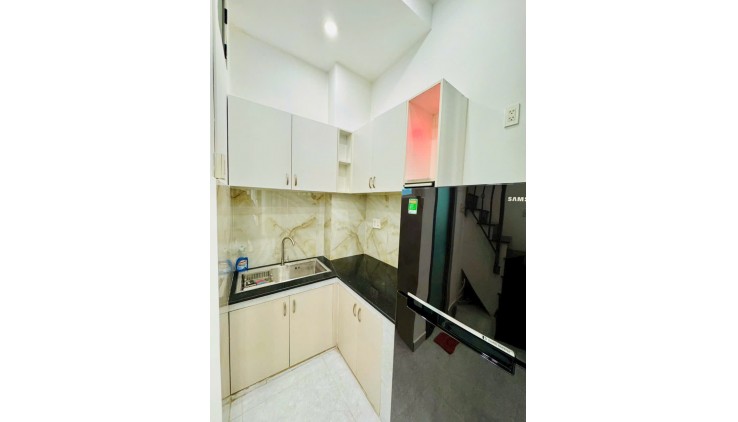 3.68 tỷ- bán nhà 4 tầng ngay chợ Gò Vấp- DTSD 80m2- căn góc thoáng mát- full Nội thất