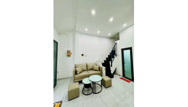 3.68 tỷ- bán nhà 4 tầng ngay chợ Gò Vấp- DTSD 80m2- căn góc thoáng mát- full Nội thất