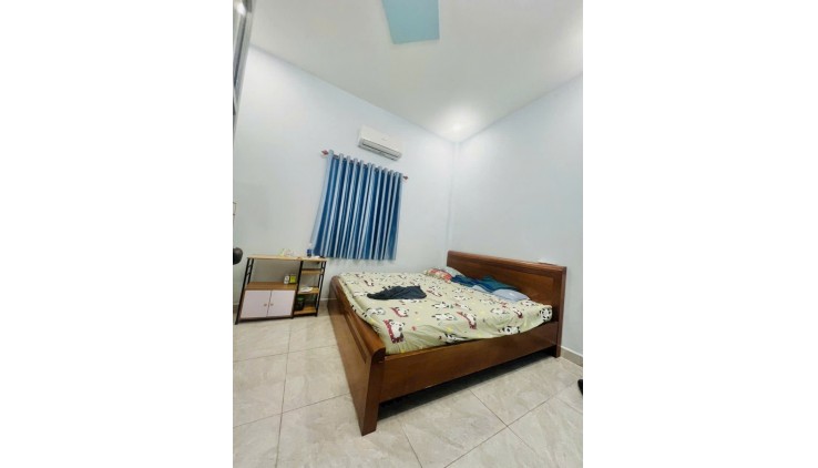 Nhà Bờ Bao Tân Thắng ngay AEON Tân Phú hẻm trước nhà 4m thông 52m2 ,2 Tầng 4 tỷ 150