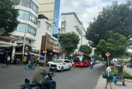 ***Bán nhà mặt tiền đường Cao Thắng, Phường 12, Quận 10 ngay Hà Đô Centrosa.