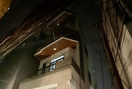 BÁN NHÀ ĐẸP, [ P3Q8] - HẺM 184 ÂU DƯƠNG LÂN, NHÀ 3 TẦNG BTCT KIÊN CỐ, ĐẸP LUNG LINH FULL NỘI THẤT - DIỆN TÍCH 43.2M2 ĐẤT HIỆN HỮU VUÔNG VỨC - HOÀN