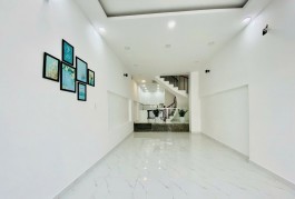 Hiếm, Hẻm xe hơi, khu phân lô, nhà mới ở ngay, 3 tầng, 3 phòng ngủ, Diện tích 64m2 chỉ 5.95 tỷ