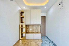 Hẻm trước nhà 2.5m, khu dân trí cao. Gần Chợ, trường học, công viên Làng Hoa. Chỉ 3.38 TỶ