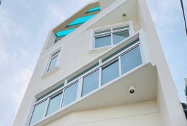 Bán nhà mới kiên cố . Pháp lý rõ ràng hẻm xe hơi , dân trí cao ngay ngã tư Hàng Xanh .