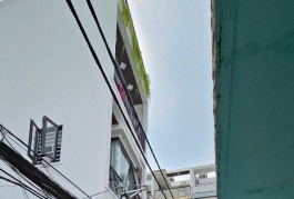 2 mặt tiền đường Q4 
Ngang 3.5 dài 11m
đúc 3 tấm 
CÓ 4 TỶ