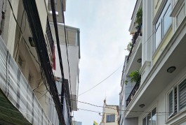 MẶT TIỀN  Đường số mặt tiền đường P4 Q4 

 
Ngang 3,2 m, dài 11m, nở hậu 4,4m. 
diện tích đất 40m,
