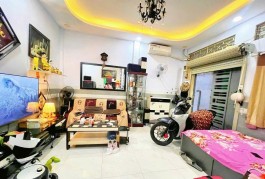 BÁN NHÀ KHU DÂN CƯ Q4 
NGANG 4.1 NỞ THẦN TÀI 7 M DÀI 4.65 M 
2T HƠN 2 TỶ