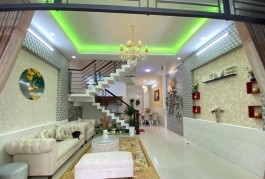60M2 - NGANG 5 HIẾM- 3 TẦNG - ĐẸP Ở NGAY- PHƯỜNG 16 GÒ VẤP - CHỈ NHỈN 5Đ