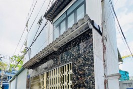 3.68 tỷ- bán nhà 4 tầng ngay chợ Gò Vấp- DTSD 80m2- căn góc thoáng mát- full Nội thất