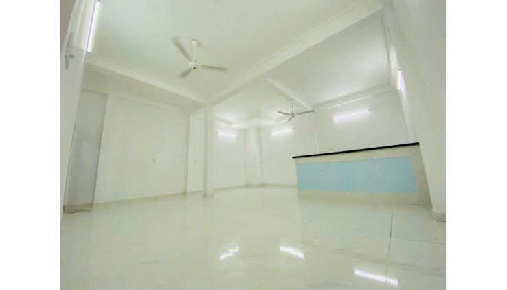 Cho thuê nhà 3 tầng, 7x19m (131m2), HXH 7m gần Metro phường Hiệp Thành, Quận 12