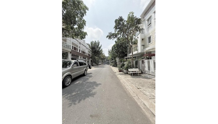 Bán nhà mặt phố phú hữu Q.9, 150m², 3 tầng, 22 tỷ, sổ đỏ.