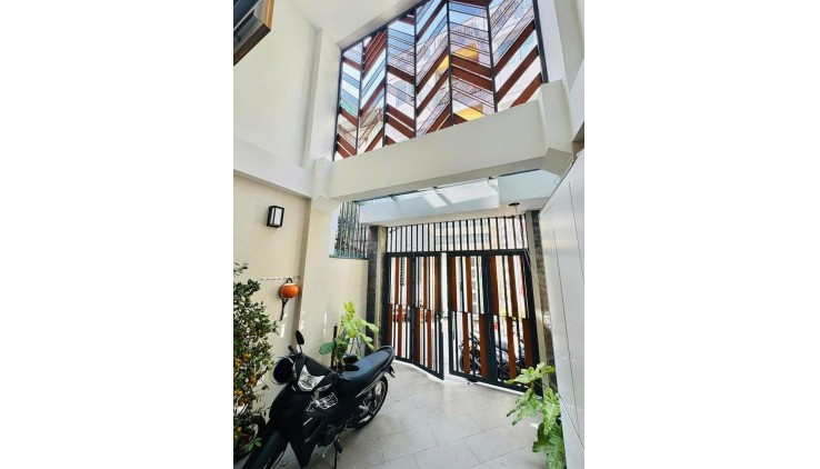*+Cao Thắng Quận 3, Nhà Sát Mặt Tiền ,Siêu Đẹp Thang Máy Xịn-5Tầng-4PN, Chỉ 12.2Tỷ TL