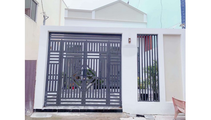 Nhà mới cấp 4 - 72m2 sát mt QL1A Q12 , đường 8m ,gần Phần Mềm Quang Trung - 4 tỷ nhỉnh 0932030061