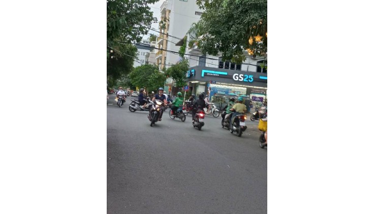 DIỆN TÍCH 2100m2-CÓ DÒNG THU NHẬP HÀNG THÁNG 200tr-- SAU LƯNG CHỢ TÂN QUY.,