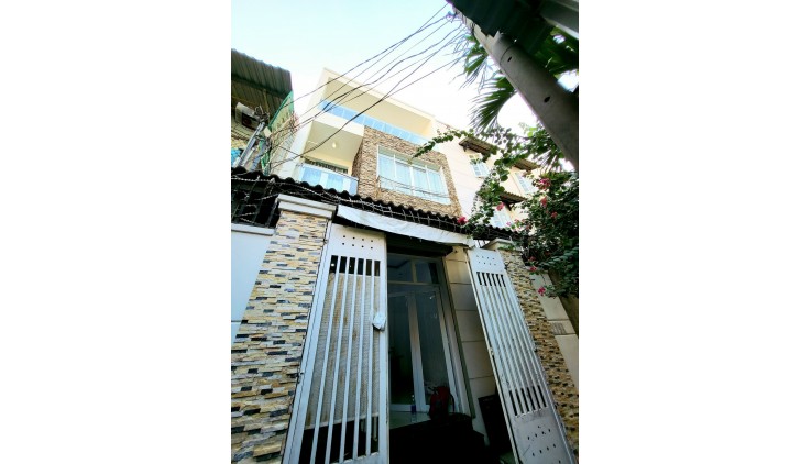 BÁN NHÀ PHƯỚC LONG B 
- Diện tích: 5 x 10m =50m2.