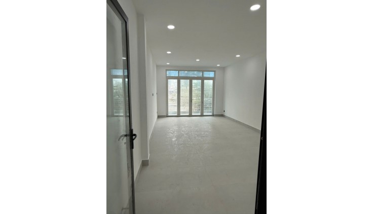 Cho thuê nhà mặt tiền Cao Lỗ, 4x20, 5 tầng, Thiết kế hiện đại chỉ 40tr tháng còn TL
