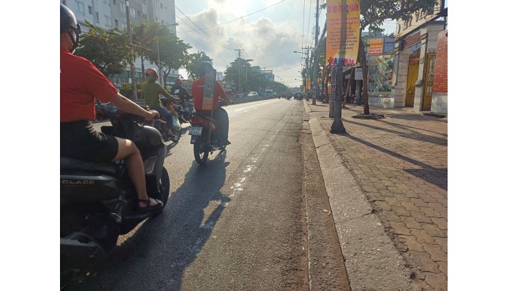BÁN NHÀ 4x14m PHAN VĂN HỚN– Q12– HẺM XE HƠI THÔNG – SỔ HỒNG RIÊNG NHỈNH 3 TỶ